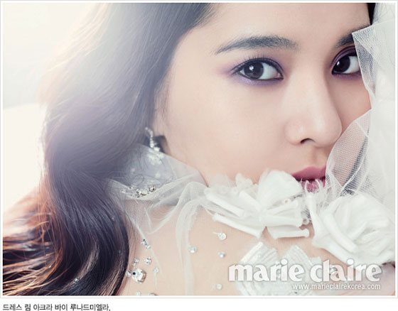 Actress Jung Hye Young on Marie Claire magazine » AsianCeleb