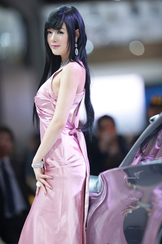 Hwang Mi Hee Seoul Motor Show 2011
