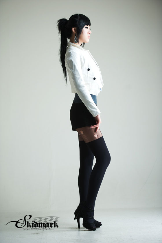 Korean model Hwang Mi Hee black stockings