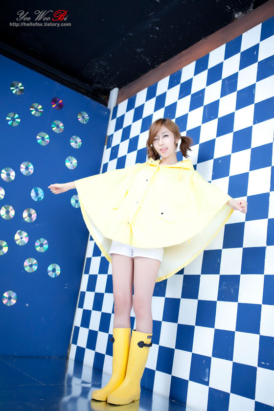 Choi Byul I yellow raincoat