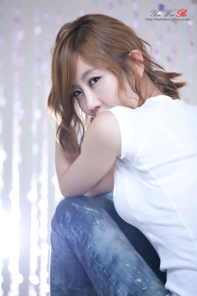 Model Choi Byul I in white and jeans » AsianCeleb