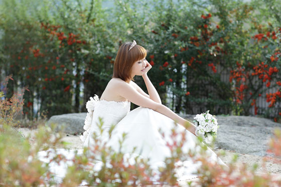Kang Yui wedding dress