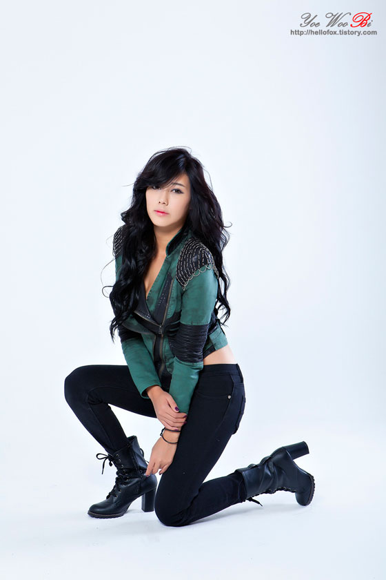 Model Kim Ha Yul in green vest, jeans and boots » AsianCeleb