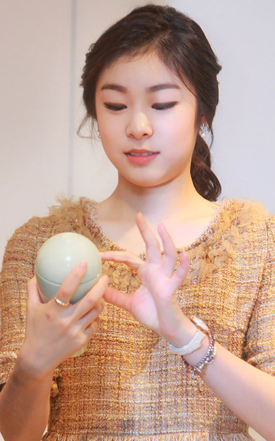Kim Yuna porcelain
