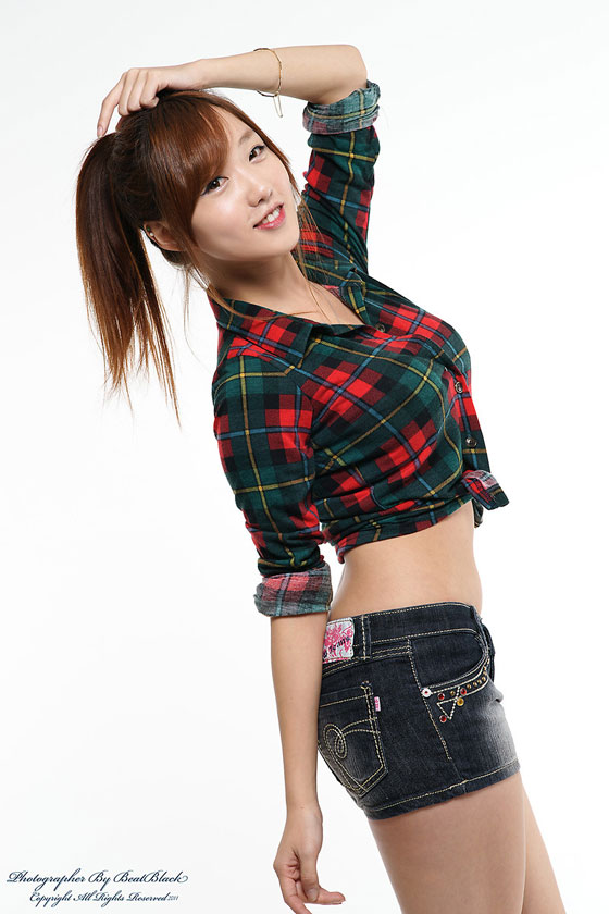 Model So Yeon Denim Shorts » AsianCeleb