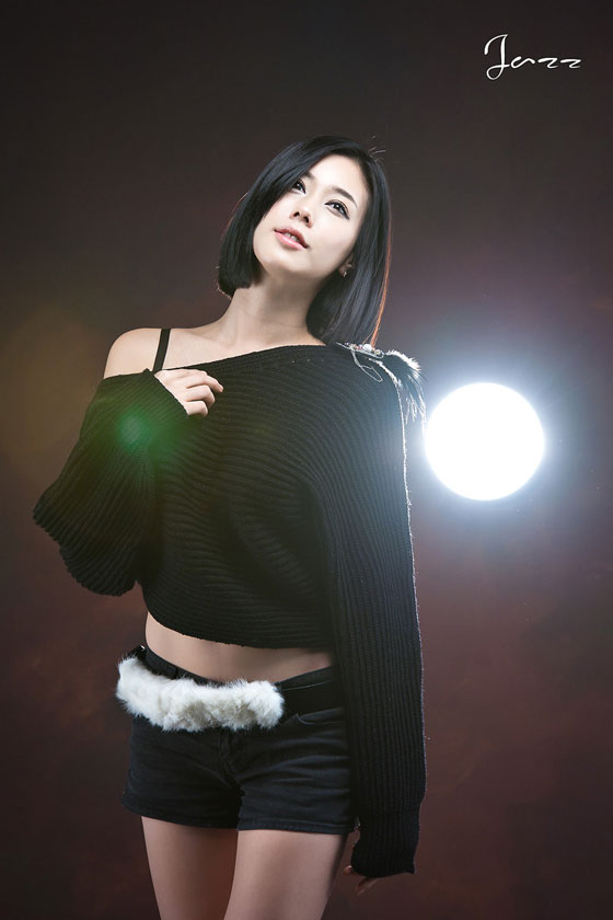 Kim Ha Yul black dress