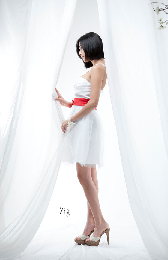 Kim Ha Yul white dress