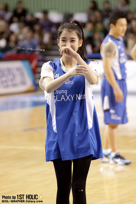 Singer IU as special guest at a professional basketball match » AsianCeleb