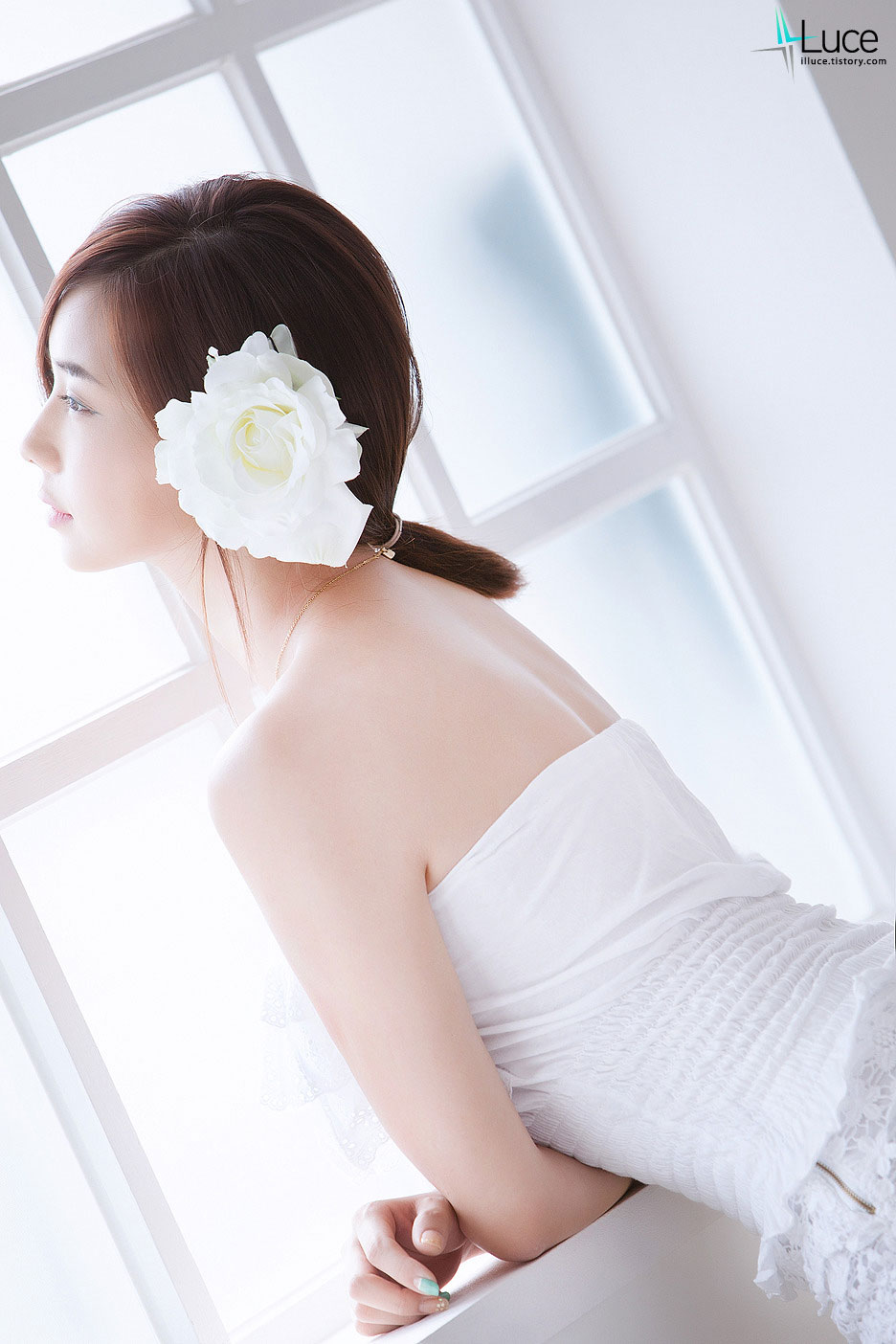 Kim Ha Yul White Rose