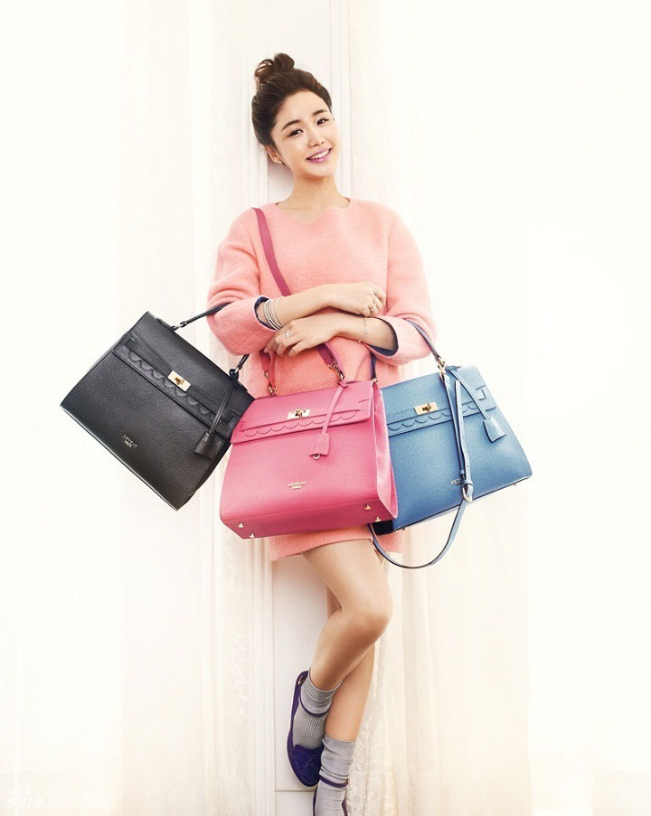 Actress Yoon Jin Yi Lovcat handbags