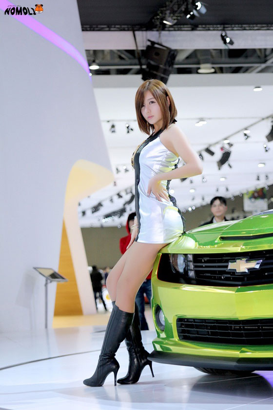 Ryu Ji Hye Seoul Motor Show 2013