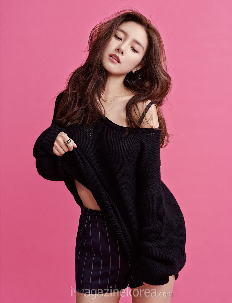 Cute actress Kim So Eun Esquire Magazine