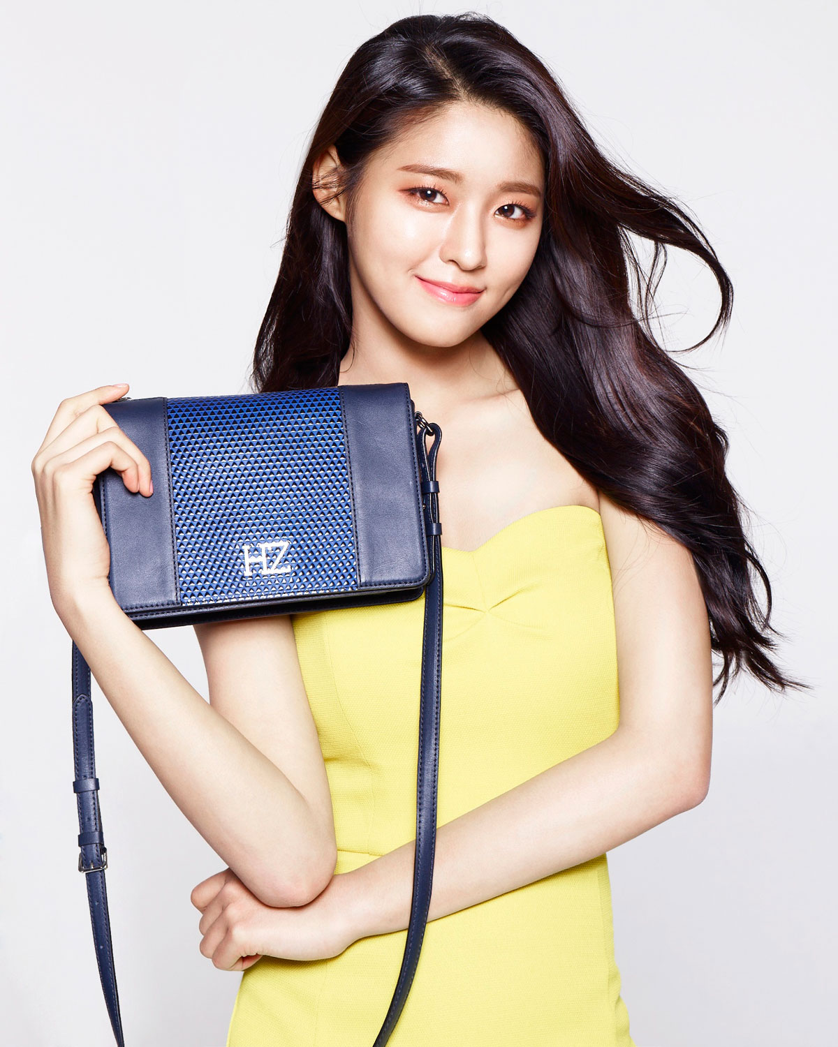 AOA Seolhyun Hazzys handbags advertisement